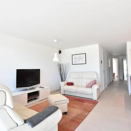 Modern With Lift Apartment *
